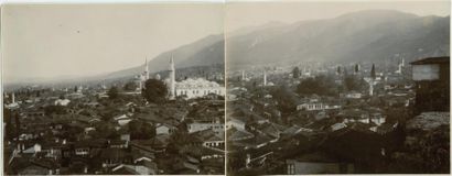 TURQUIE Vue générale de Brousse (Bursa), c. 1875 2 tirages sur papier albuminé formant...
