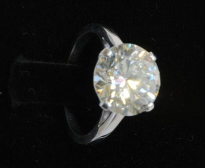 null Bague diamant brillanté, monture or (5,31 cts)