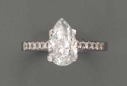 null Bague diamant poire (2,01 cts) (Certificat GIA-D/Si1), en or