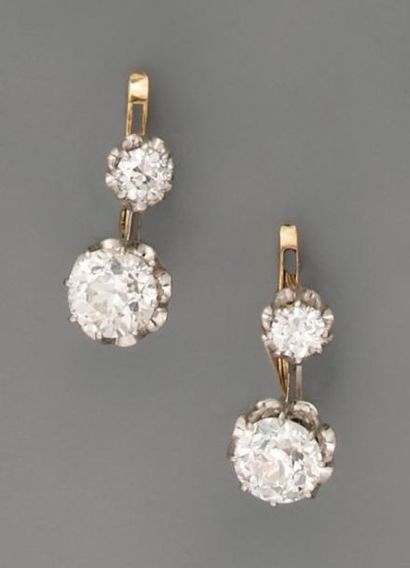 null Boucles d'oreille 1925, en or, platine et diamants