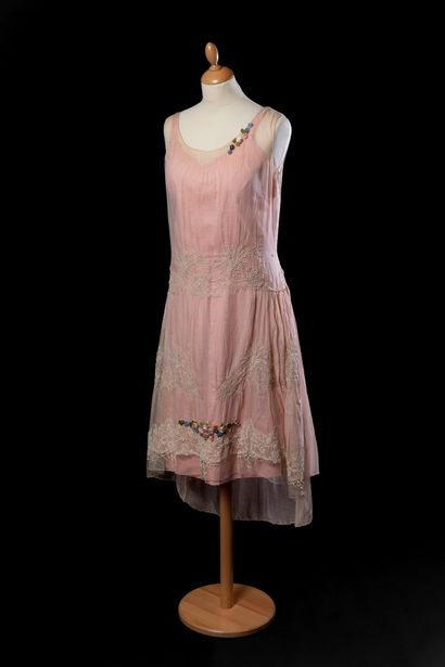 BOUÉ Soeurs (attribuée à) 
Peachy pink cotton voile dress top with oval neckline,...