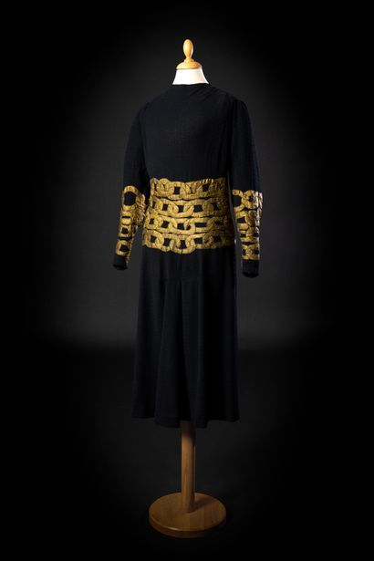 Catherine PAREL (attribuée à) 
Black woolen dinner dress with gold lamé applications...