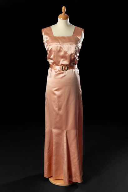 ELSA SCHIAPARELLI (1890-1973) 


Pink silk satin evening dress, square neckline on...