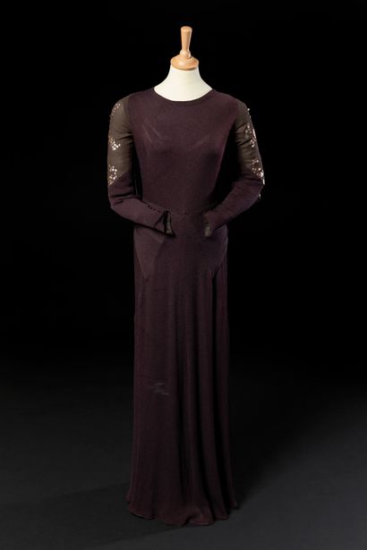 Joseph Paquin 
Evening dress in fancy chocolate crepe. Round neckline, work of ribbed...