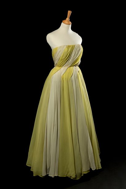 Madeleine de RAUCH 
Strapless evening dress in cream and yellow silk voile drape...