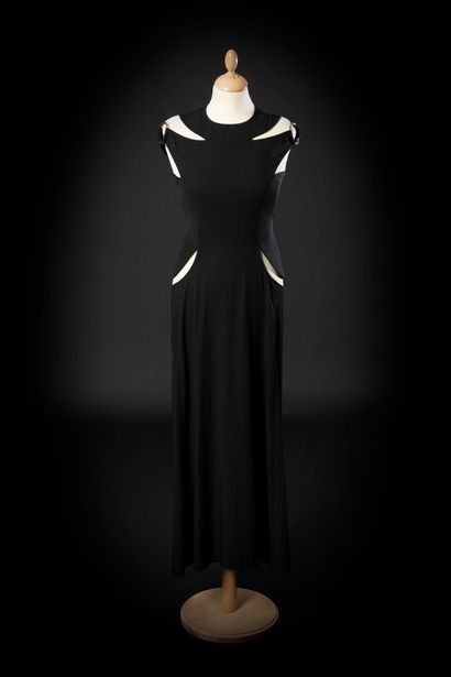 Yohji YAMAMOTO Black long dress. Branded.
Size 1
Perfect condition