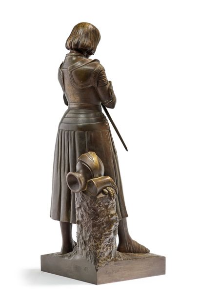 Marie D'ORLÉANS (1865-1909) 
Jeanne d'arc
Épreuve en bronze à patine brun clair nuancée
Signée...
