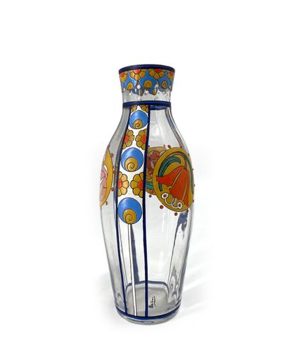 SÈVRES Vase en verre émaillé à décor de fleurs stylisées.
H. 25 cm env.