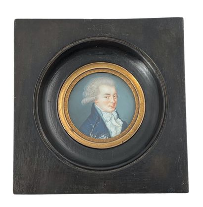 ÉCOLE FRANÇAISE, fin XVIIIe siècle 
* Portrait of an elegant
Miniature on ivory
3...