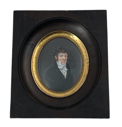 Ecole française, début XIXe siècle 
* Portrait d'homme à l'habit noir
Miniature ovale...