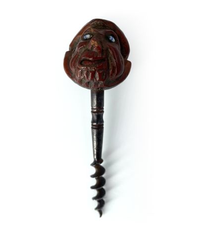 null Metal corkscrew, sculpted head with glass eyes.
H : 13 cm