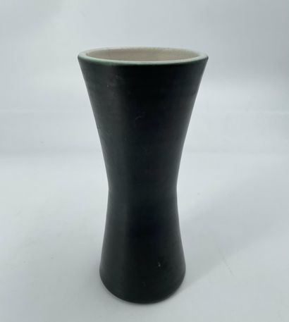 Pol CHAMBOST (1906 - 1983) 
Vase en céramique...