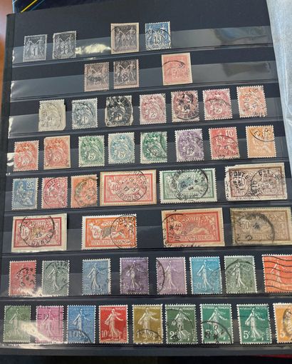 null Lot de huit albums de timbres 

dont France, Allemagne, Belgique, Pays-Bas,...