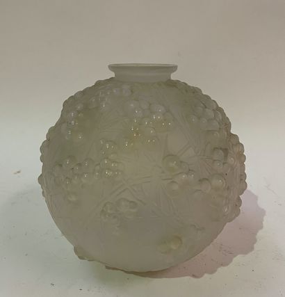 null LALIQUE 

Vase boule à décor de fleurs

H : 19 cm

Accident