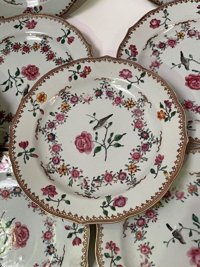 null Ensemble de 11 assiettes en porcelaine de la Compagnie des Indes à décor de...