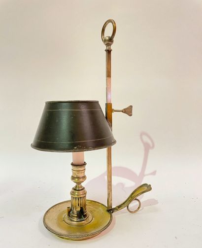 null Bougeoir à main formant lampe bouillotte

H : 38 cm