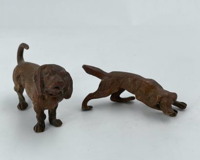 Deux bronzes de Vienne à décor de chien H....