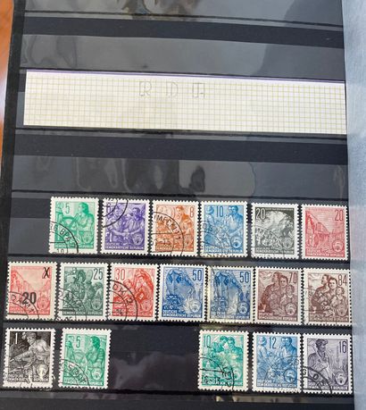 null Lot de huit albums de timbres 

dont France, Allemagne, Belgique, Pays-Bas,...