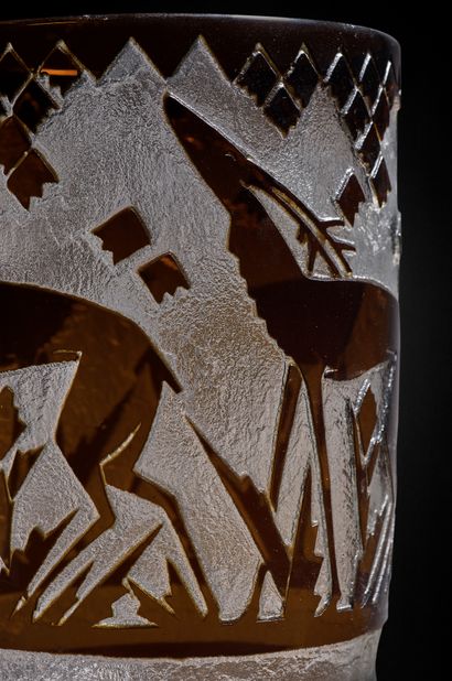 DAUM NANCY FRANCE 


A thick black tinted glass vase decorated with a frieze of deer...