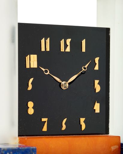 JEAN FOUQUET (1899-1984) 


Rare modernist clock in onyx, crystal, carnelian, lapis...