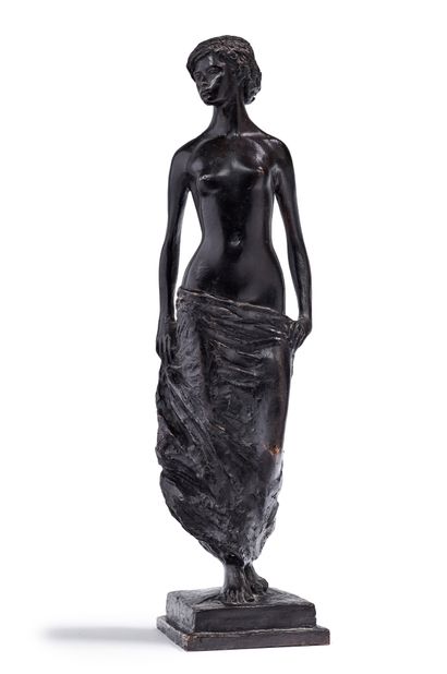 Michel SAINT OLIVE (1917-1993) 
Femme drapée
Sculpture en bronze à patine brune figurant...