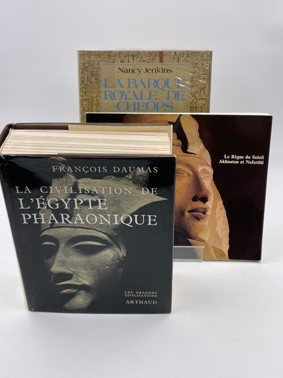 null 3 Volumes : "LE RÈGNE DU SOLEIL, AKHNATON ET NEFERTITI", Exposition organisée...