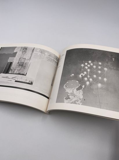 null 1 Volume : "MIRRORS AND WINDOWS, AMERICAN PHOTOGRAPHY SINCE 1960", John Szarkowski,...