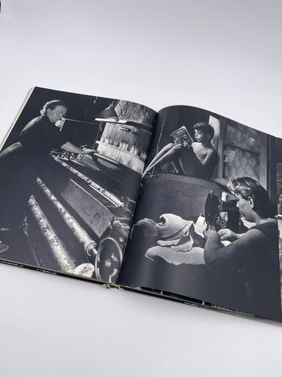 null 1 Volume : "LA FEMME EN France", Georges Simenon, Photos de Daniel Frasnay,...