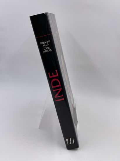 null 1 Volume : "INDE, VISION DE LUMIÈRE", Photographies Suzanne Held, Textes et...
