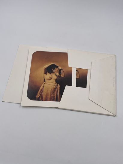 null 1 Volume : "BOKELBERG", Julia Margaret Cameron, Enveloppe contenant 8 cartes...