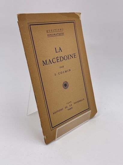 null 3 Volumes :

- "L'ART POPULAIRE EN MACÉDOINE", Musée Ethnologique de Macédoine,...