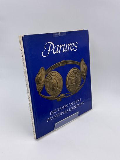 null 2 Volumes :

- "PARURES DES TEMPS ANCIENS DES PEUPLES LOINTAINS", Edith Hoffmann,...