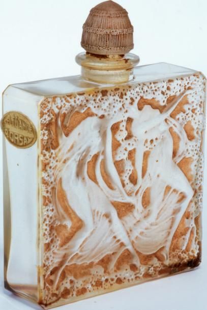 RENE LALIQUE D'ORSAY « L'élégance ». Flacon en verre blanc soufflé moulé de forme...