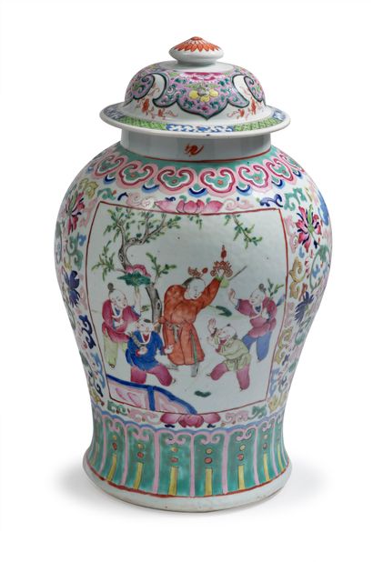 CHINE - Fin XIXe siècle A polychrome enamelled porcelain baluster vase in the famille...