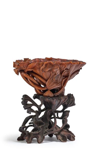CHINE - XVIIIe siècle 
A rhinoceros horn libation cup carved in the shape of a leaf...