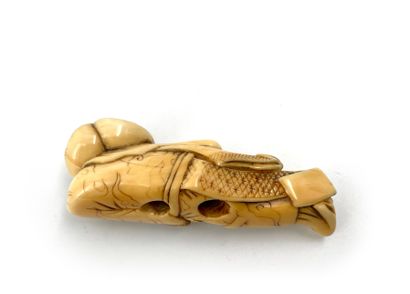 JAPON - Epoque EDO (1603 - 1868), XVIIIe siècle * Ivory Netsuke, Bugaku dancer lying...