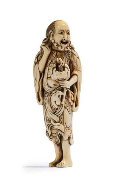 JAPON - Epoque EDO (1603 - 1868) * Grand netsuke en ivoire, sennin riant, les cheveux...