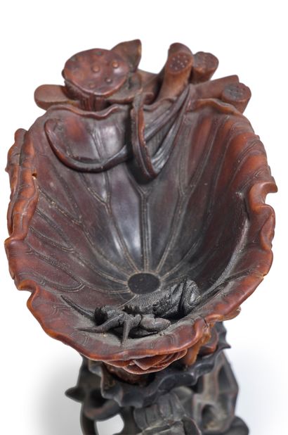 CHINE - XVIIIe siècle 
Coupe libatoire en corne de rhinocéros sculpté en forme de...