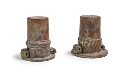 CHINE - Royaumes Combattants (480 -221 av. JC.) Deux couvres-essieux en bronze et...