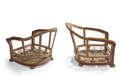 PIERRE CHAREAU (1883-1950) Rare paire de fauteuils modernistes modèle MF732 en placage...