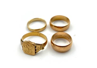 null Set of four rings in 18K yellow gold (750°/°°) Weight : 24, 76 g