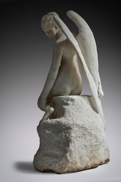 Alfred BOUCHER (1850-1934) L'hirondelle blessée Sculpture en marbre blanc, signée...