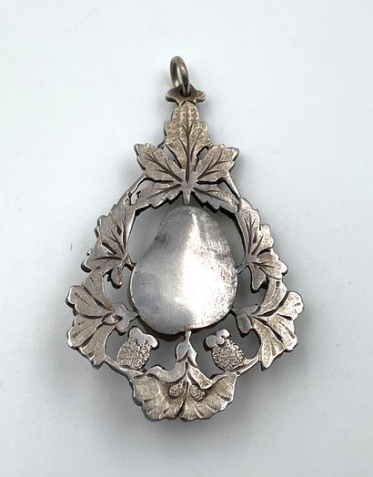 null Silver pendant 950°/°° decorated with bindweed flowers, strawberries, carnation...