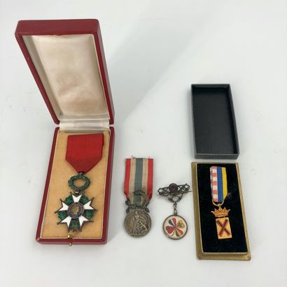 null Lot de décorations et souvenirs militaires dont Légion d'Honneur