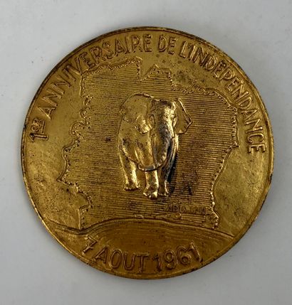 null DELANNOY

Médaille en argent doré premier titre (950/°°) frappée à l’effigie...