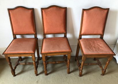 null Suite de trois chaises en bois naturel garniture de tissus rouge