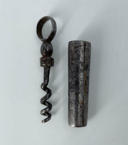 null Tire-bouchon de voyage en métal

Fin XVIIIe - début XIXe siècle

H : 6,5 cm