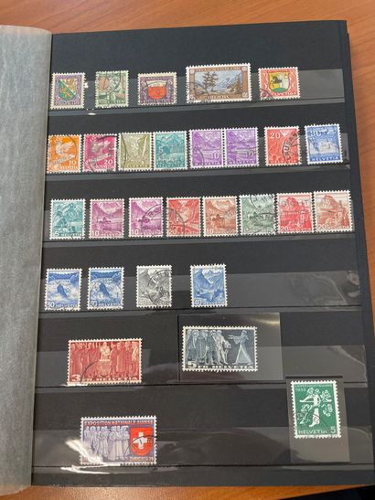 null Lot de huit albums de timbres dont France, Allemagne, Belgique, Pays-Bas, Monaco,...