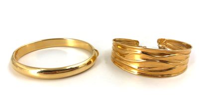 null 
Lot de deux bracelets en or jaune 18K 750°/°° 

 Poids : 26,60 g

