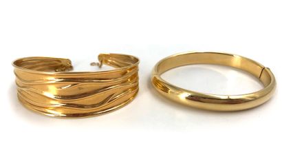 null 
Lot de deux bracelets en or jaune 18K 750°/°° 

 Poids : 26,60 g
